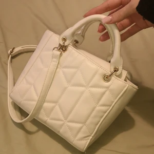 Axelremsväska  - Använd 1 gång, superfint skick. 