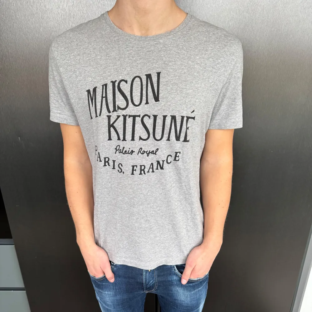 Maison Kitsune t-shirt | storlek s | skick: 9/10 | Hör gärna av dig vid frågor och funderingar!. T-shirts.