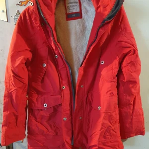 Vinterjacka Didrikson - Säljer en fin vinter jacka ifrån Didrikson , som ny. Dock utan huva. Barnstorlek 170