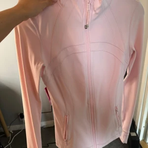Lululemon define jacket strawberry milkshake - I den populära slutsålda färgen strawberry milkshake Storlek 2 Perfekt skick