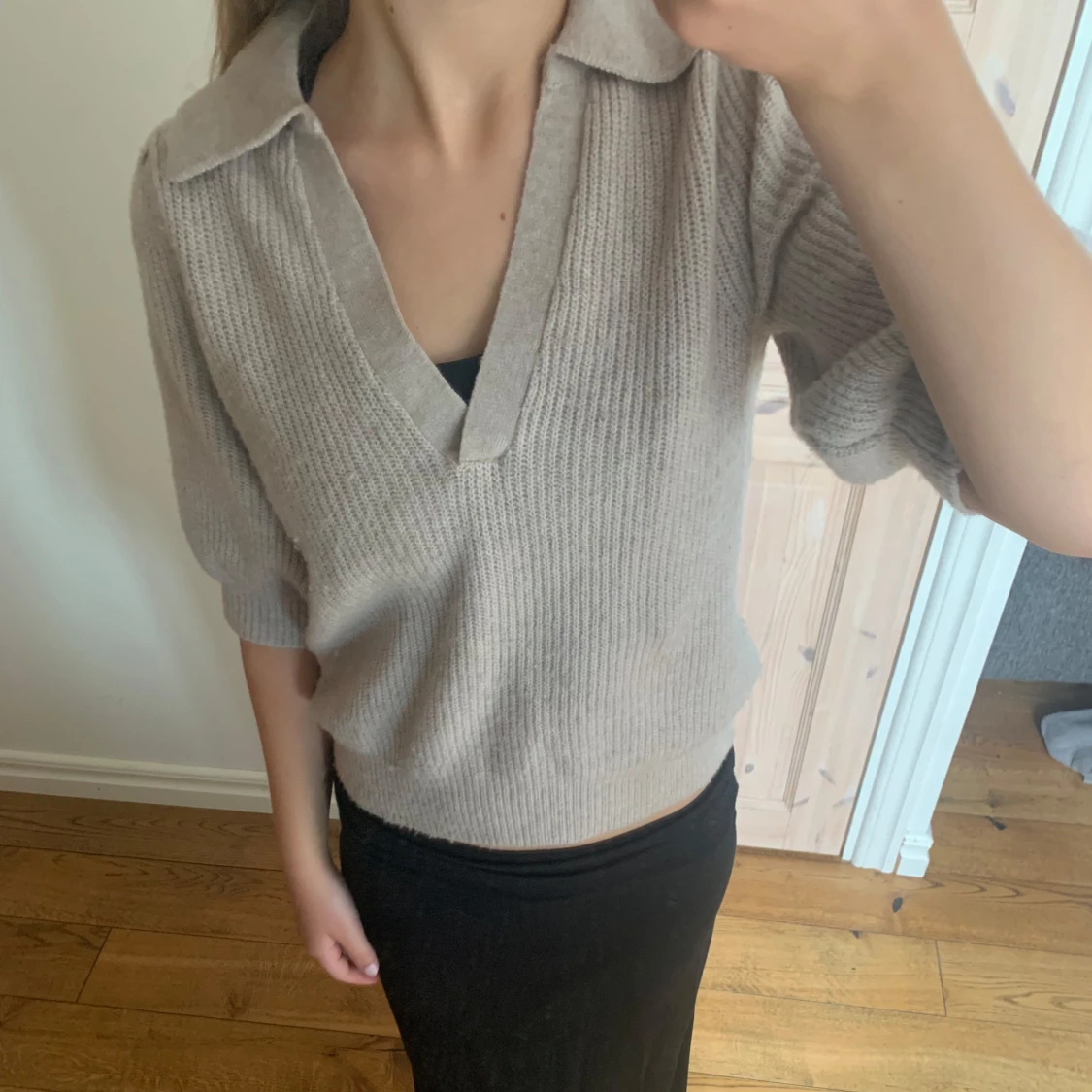 Stickad kofta med puffärmar  - 91