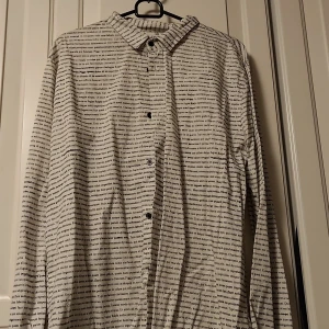 Cheap Monday - Cheap Monday skjorta. Aldrig använd.