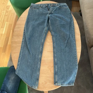 Jeans  - Säljer dom här Vailent jeans skick 8/10 ben längden är 74 cm skriv om funderingar priset är inte spikat i sten 
