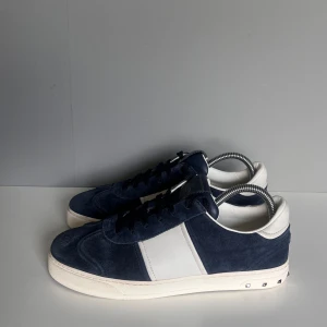 Valentino flycrew - Säljer ett par sjukt snygga flycrews i storlek 40, cond 10/10 endast testade utan defekter. Tillkommer endast skor!