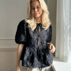 Byic blus - Säljer denna topp från by ic som är helt slutsåld