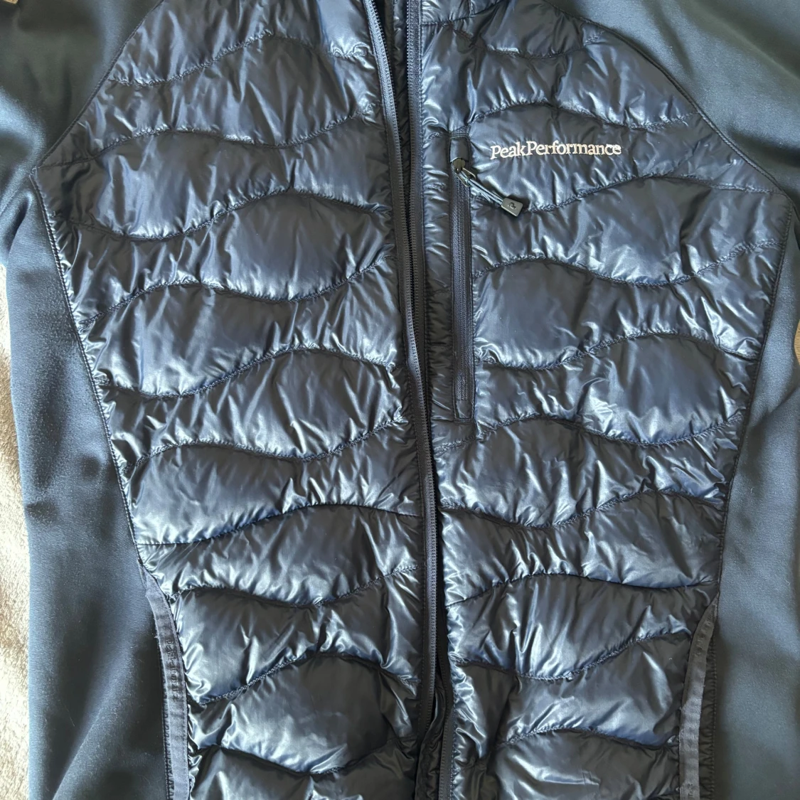 Peak performance hybrid jacka