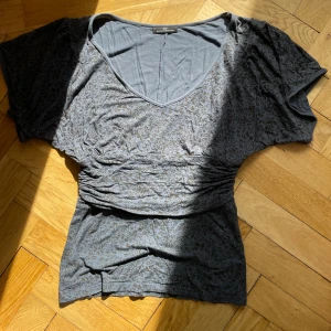 Day Birger et mikkelsen tröja - Flitigt använd. Väldigt bekvämt material. Snygg på, åtsittande under brösten