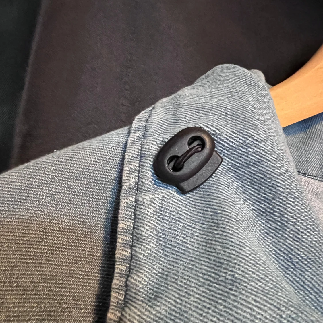 Jeansjacka med dragkedja och knappar - 93