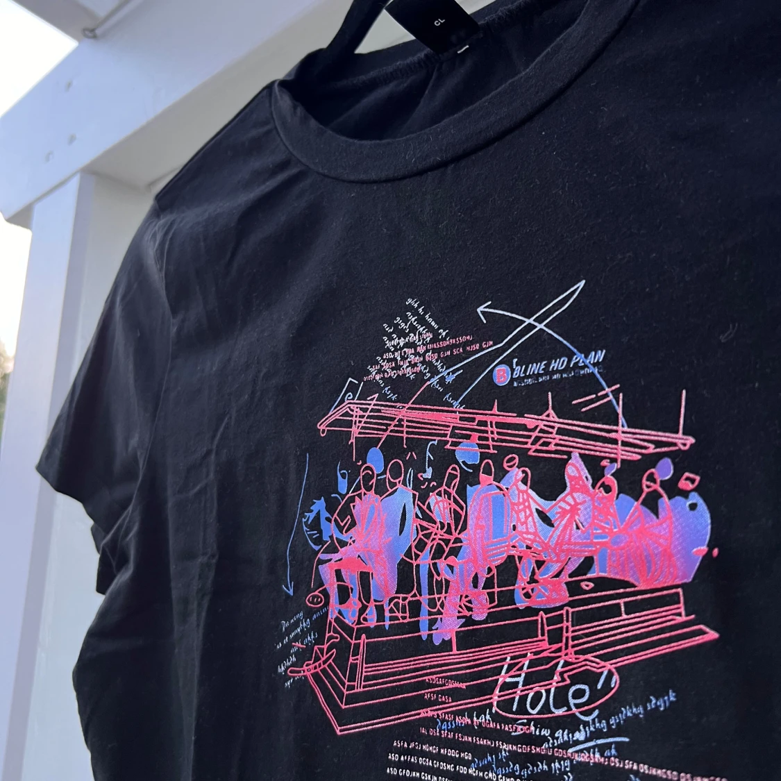 Svart croppad t-shirt med tryck - 1