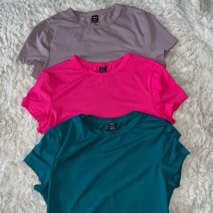 3 St T-shirts i olika färger - 3 styckna T-shirts i bra kvalite, i bra skick