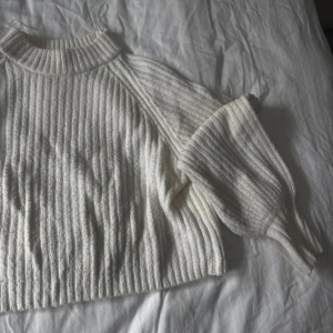 Stickad tröja - Från Gina Tricot  Storlek XS Använd men fint skick