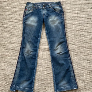 Miss sixty jeans - Säljer dessa jeans då jag köpte dem secondhand men som tyvärr inte passar. Dem är i jättebra skick och jättesnygga!!💗 Hör bara av er om ni undrar något💕💕