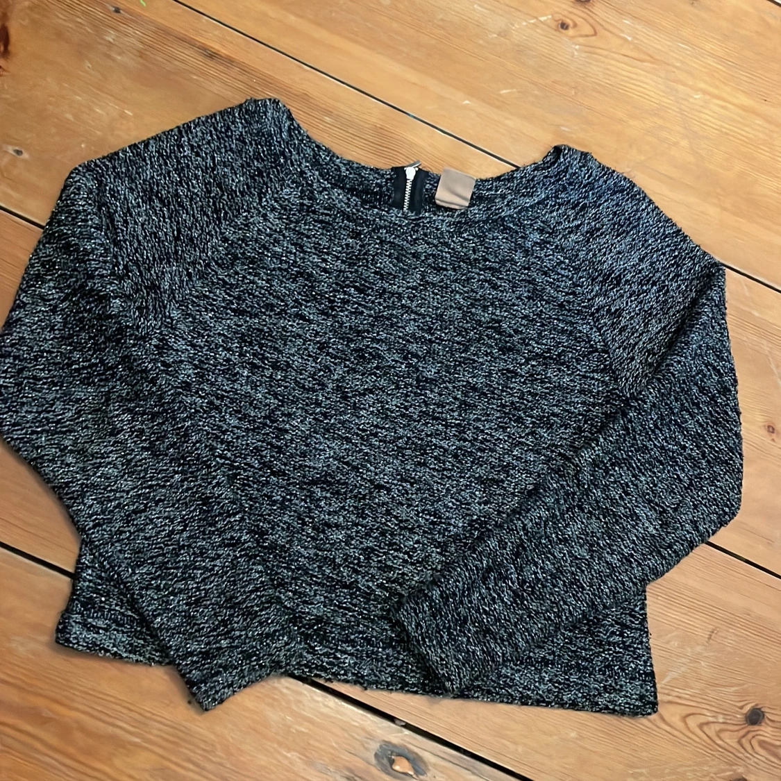 Grå stickad tröja