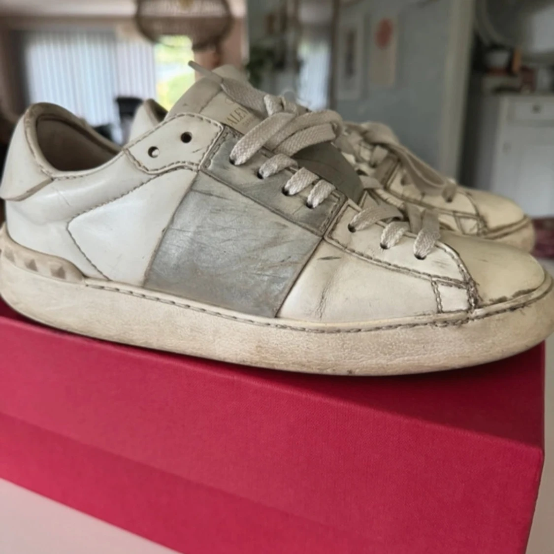 Valentinoskor i silver  - 90