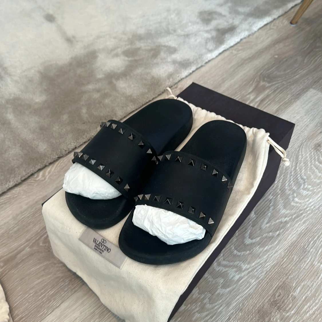 ROCKSTUD RUBBER SLIDER SANDAL - 92