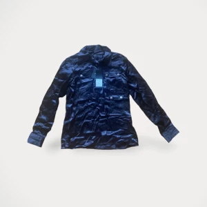 Wang skjorta  - Skjorta från Wang.  Storlek: S Material: 100%Silk Helt ny, med prislapp kvar.