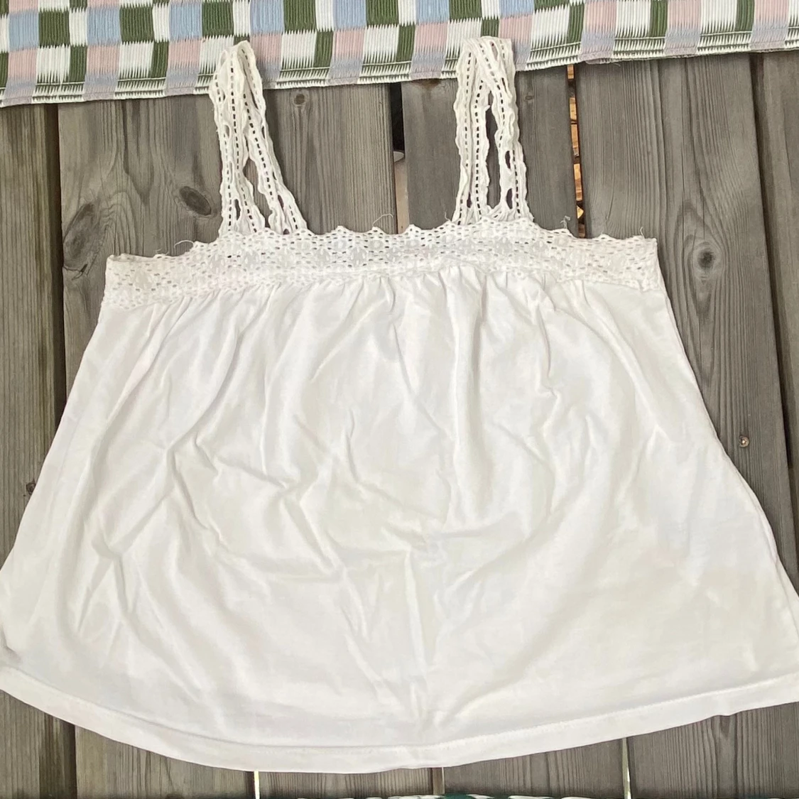 vit GAP linne med spets