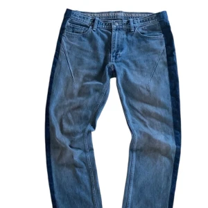 Number (N)ine ss07 pain denim  - Riktigt sällsynt mudwash ”Pain Denim” från ss07 ”about a boy” med selvedge denim rander på sidan. Japansk sz 3 (passar son en M). Garanterad äktahet 💯!! Tveka inte med att kontakta mig om mer info behövs! 😊 