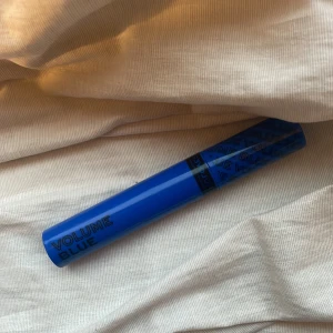 Blå mascara  - En blå mascara som är testad ca 2 ggr.