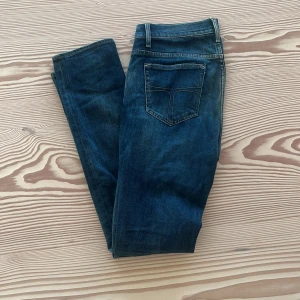 Tiger of Sweden jeans  - Tiger Of Sweden Jeans | skick 9/10 | Size - 31/34 | Modell - Sharp | Nypris - 1500 kr | Fraktar via PostNord eller instabox på köparens bekostnad | Om du har några frågor eller funderingar tveka inte att höra av dig!