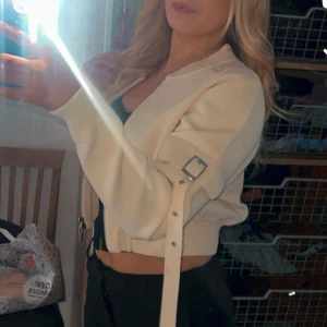 Jacka/kofta - Jacka/tjock kofta från Zara. Strl M, använd fåtal ggr, säljer för 100 plus frakt