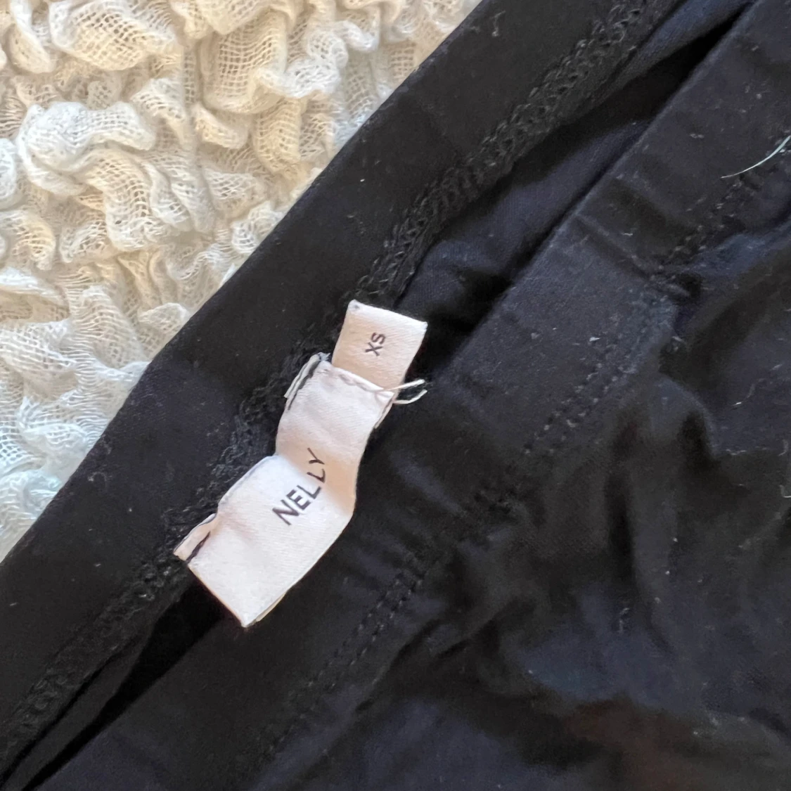 Svart långkjol från Nelly - 90