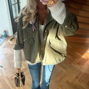 Hm jacka - Slutsålda snygga hm jackan, inga defekter. Bara att klicka på köp nu!!