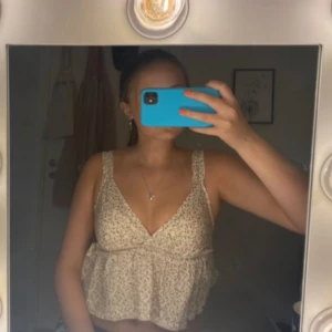 Blommig topp! - Supersöt och somrig topp🥰