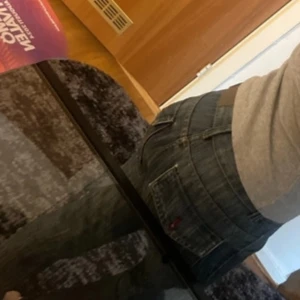 Tommy Hilfiger  - I bra skick men dippen är sönder