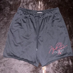 Jordans shorts - As sköna short från jordan som knappt är använda. Passar både M och L