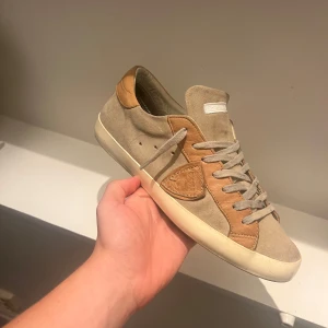 Philippe Model  - Philippe model PSRX | 42 | Skick 9/10 | Endast skorna | Nypris 3300kr | passar perfekt nu till hösten🍁949+frakt idag vid snabb affär!!!