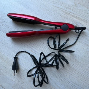 Krustång - Krustång från OBH nordica. Lite skrapmärken på ena sidan, men funkar precis som den ska