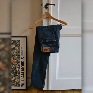 Lee Jeans West - Jeans från Lee i modell West, uppsydd till L30 (ej L32 som lapp indikerar), skick 4/5.