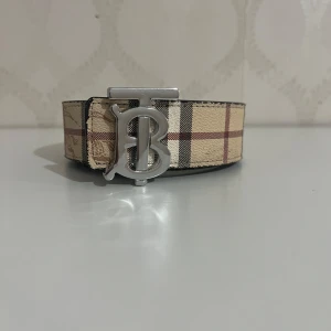 Burberry bälte - Lite dåligt skick men annars bra!