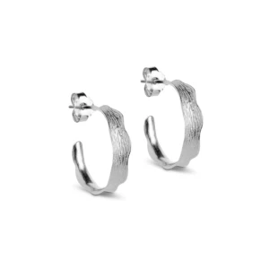 ENAMEL örhängen silver (NYPRIS 800kr) - Säljer mina silverörhängen från ENAMEL (Hoops Ane small), oanvända då jag inte använder silversmycken längre💖 Nypris: 800kr!  Lyxiga men perfekta till vardagen🤭