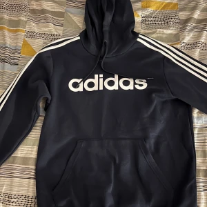 Adidas hoodie L - Fortfarande bra kondition aldrig använt 