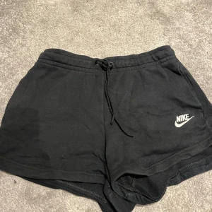 Nike shorts  - nike shorts  storlek xs  pris: 50kr 