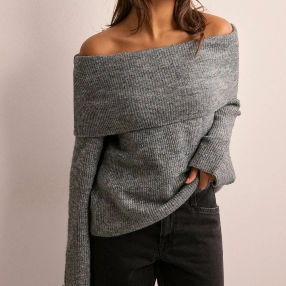 Stickad off shoulder