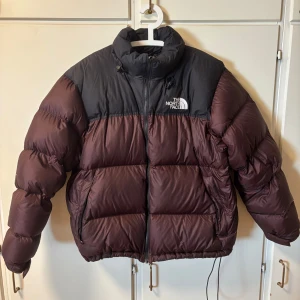 TheNorthFace jacket - TheNorthFace black/brown jacket Price is negotiable Will provide more pictures and measurments if needed✨ There’s a white stain on the inside and slight discolourment on the back (not noticeable)