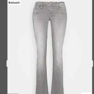 Ltb jeans  - Gråa Ltb jeans! Jättefina och passar de som vanligtvis har ca 36 i storlek.💕 storlek 29/34 men skulle säga att det passar 28 och 27 då ltb jeans är väldigt olika i storlek beroende på modellen!!🩷🩷
