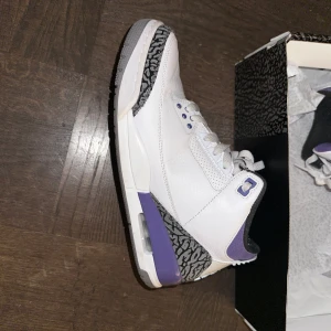 Jordan 3 - Har ett par Jordan 3or som knappt är använda, har lådan kvar! 