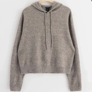 Stickad hoodie  - Superfin 