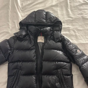 Moncler Maya - Säljer min Moncler jacka