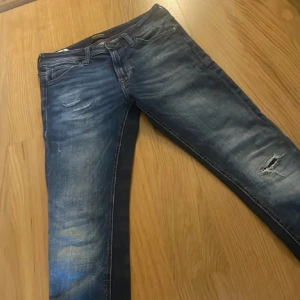 Jack & Jones jeans - Jack & Jones, modell Liam // storlek W28 L32 // inga direkta defekter // Hör av er vid frågor eller funderingar!