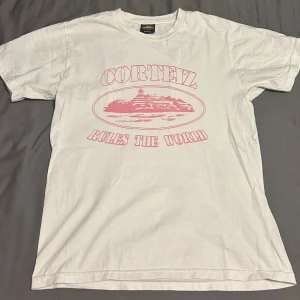 Corteiz t shirt  - Äkta corteiz t shirt som ja beställde för längesen , börjar bli liten på mig annars är den i bra skick. Skriv för mer info