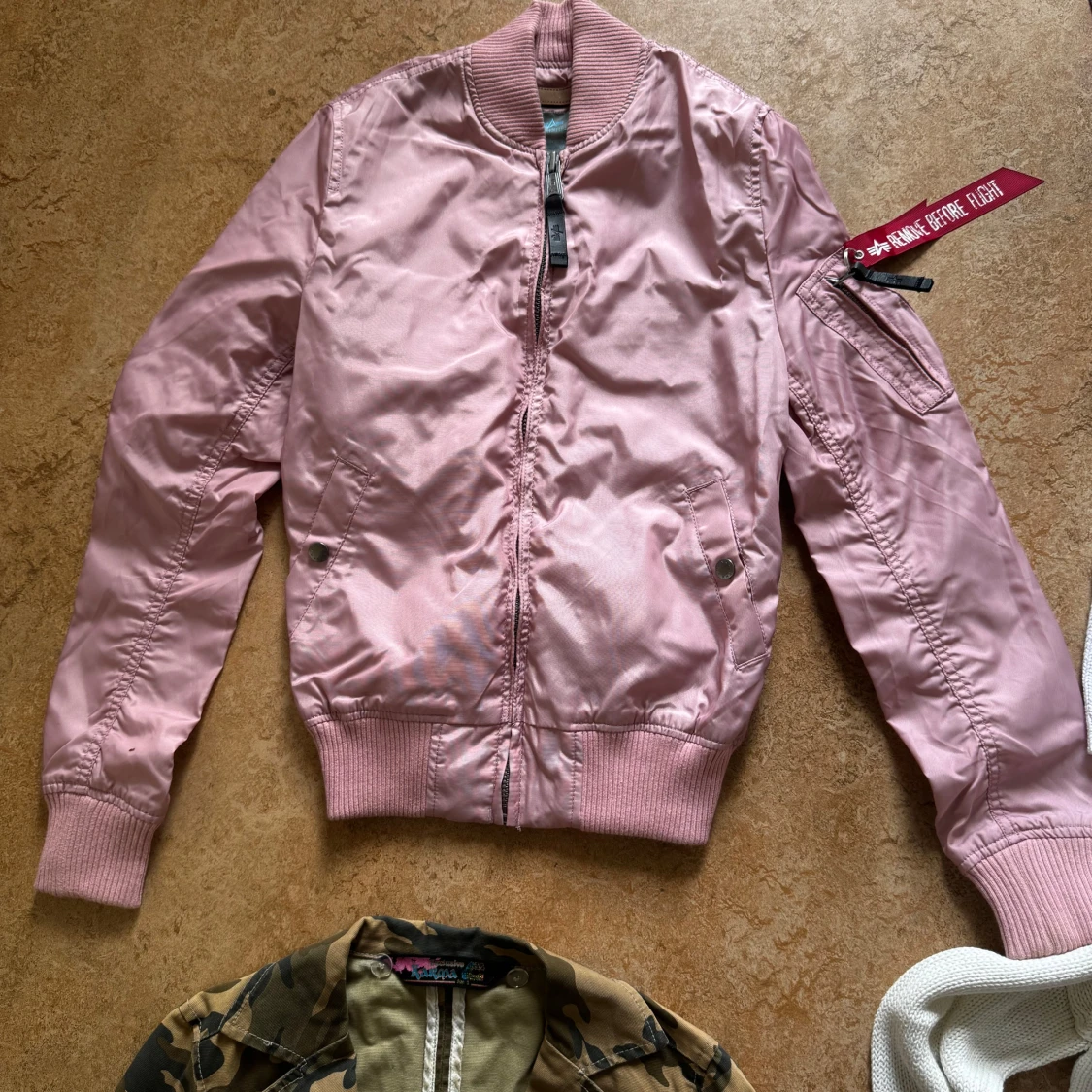 UTFÖRSÄLJNING: Alpha Industries, MNG, Bondelid m.m. Damkläder Tjej jacka tröja camo klänning kjol - 3