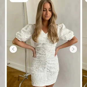 Student klänning  - Säljer nu denna då den ej passa mig, endast testad, köpt för 1500kr! Pris kan ändras💞