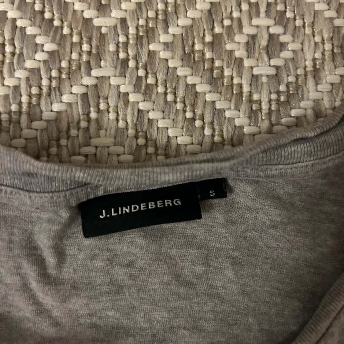 Grå t-shirt från J.Lindeberg - 2