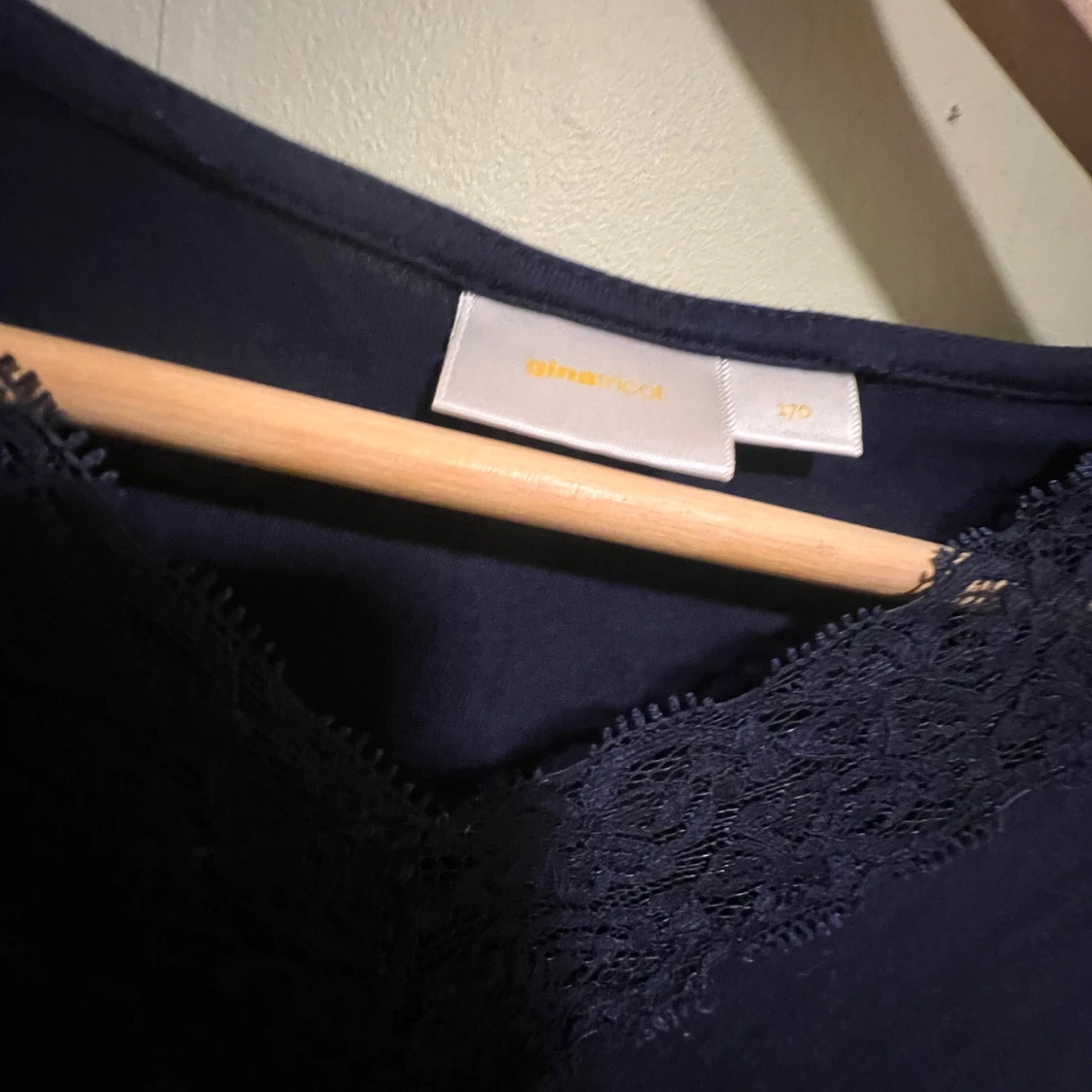 Mörkblå  långärmad topp från Gina Tricot - 1