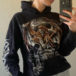 Hoodie - Snygg hoodie med tryck🙏🏼passar S/M